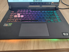 Продавам лаптоп Asus rog strix